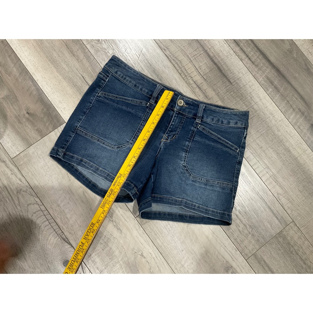 Unionbay Women Medium Wash Denim Utility Shorts Size 9 Stretch Patch Pockets - Picture 3 of 7